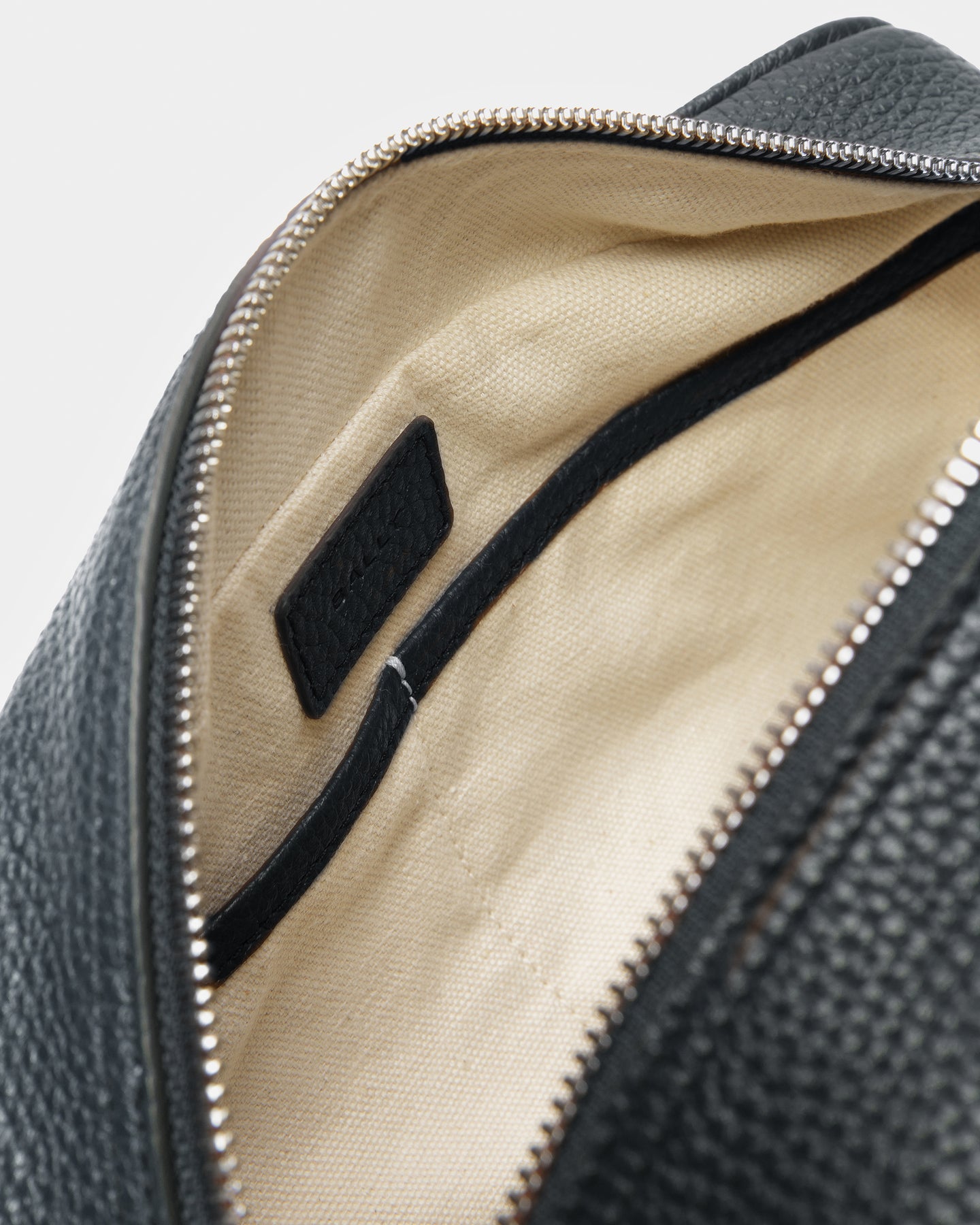 Ribbon Necessaire | Men's Necessaires | Midnight Leather | Bally ...